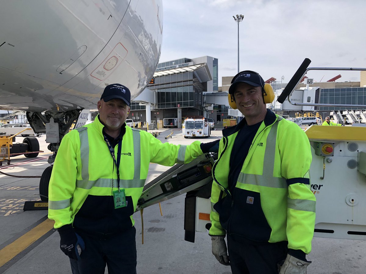 RichardRatlifff's tweet photo. Standards and Consistency team BOS observing great RSE’s making great things happen!!!  Way to keep making TCI metrics!!!!  @BsquaredUA @KevinSummerlin5 @JMRoitman @ChrisPainter21 @HRguyDGS3 https://t.co/XzW2qPiVtI
