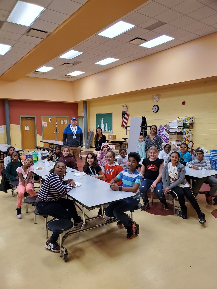 ClarisseKaufman's tweet photo. Pizza Party for our 3-5th grade scholars to celebrate them rocking their last interim! 
#teamGEC
#mlkschoolofexcellence
@shortytai85 https://t.co/cWk8O98ZZP