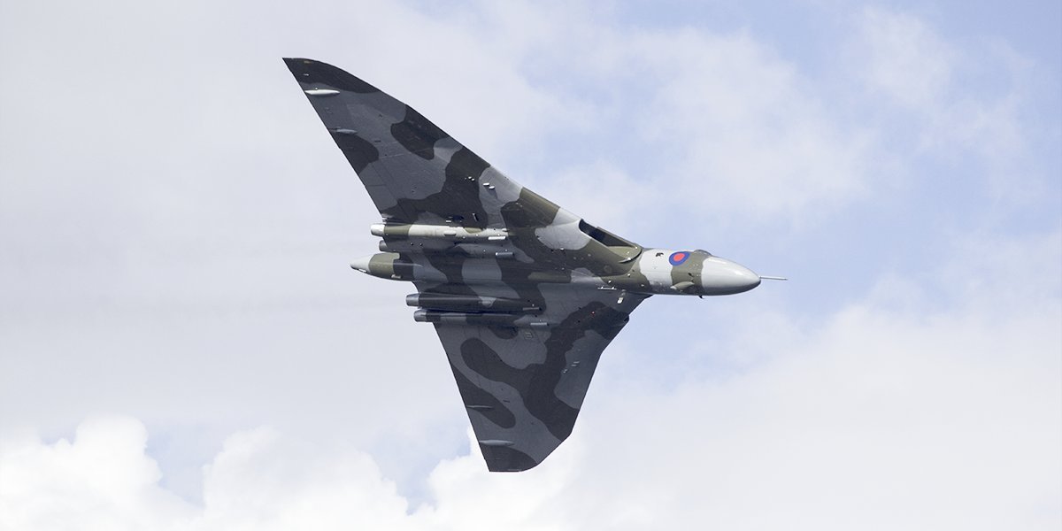 silmiddotcom's tweet photo. โ๏ธ Tuesday Treat ! โ๏ธ
#aviation #aviationphotography #VulcanBomber #pilot #aviationhistory #aviationspotter #aerospace #consumables #aviationpic #silmid #tuesdaytreat #royalairforce https://t.co/8TZBYjSZvR