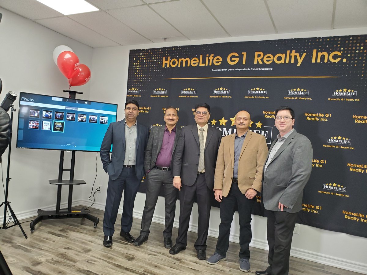 Rahultridel's tweet photo. On behalf of @tridel team @winsonchan congratulations to @homelifeg1 @jeevanpunni for opening new office in Mississauga. https://t.co/BrpoKtDsya