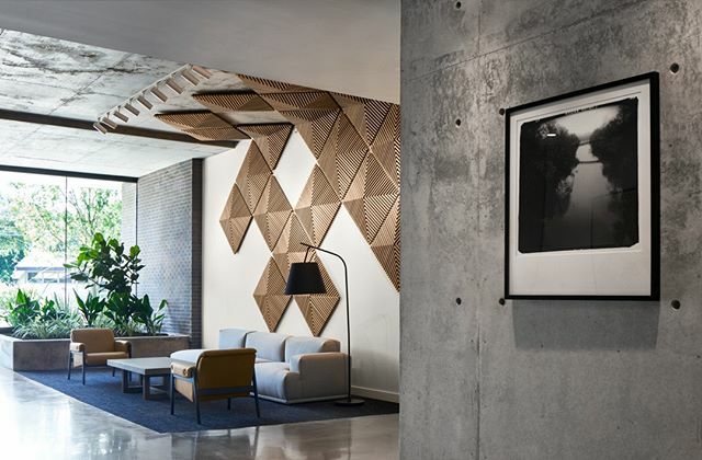 sixthriver's tweet image. A progressive manifestation of urban office design in a boutique format, 2010 South Lamar’s subtle angular geometry, outdoor terraces, and office amenities respond to and accentuate the energy and motion of the neighborhood. ift.tt/2Tj4Dbc