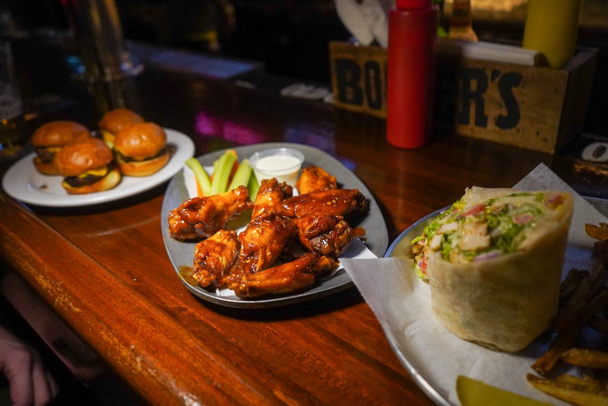You’ve had our wings, but have you tried them with our Sassy Sauce? This is something you DON’T wanna snooze on 🚨