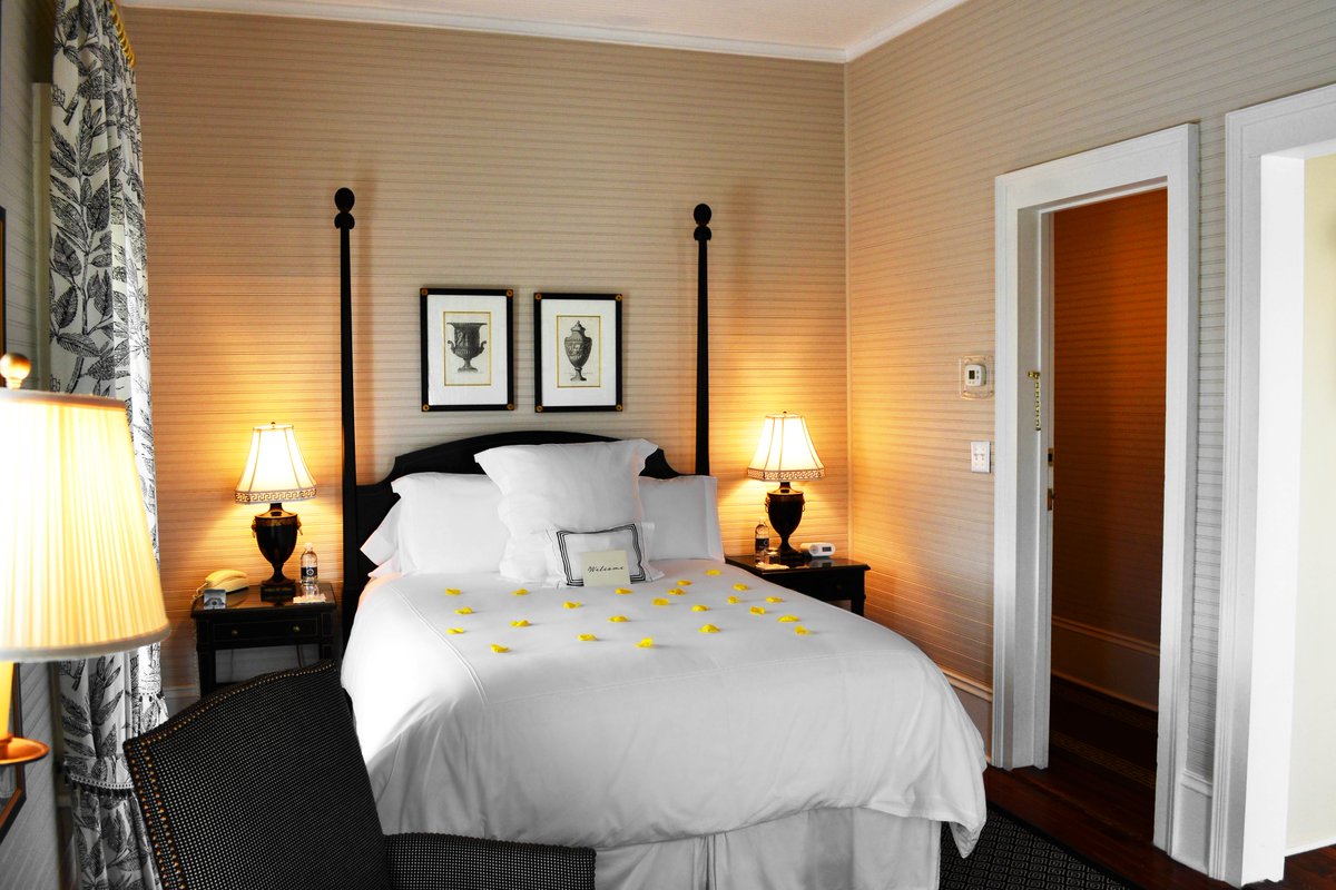 The Greek Key Suite is named in honor of the architectural style of our historic Manor House. You'll find that the decor and accessories reflect the elegance of the Greek Revival period.