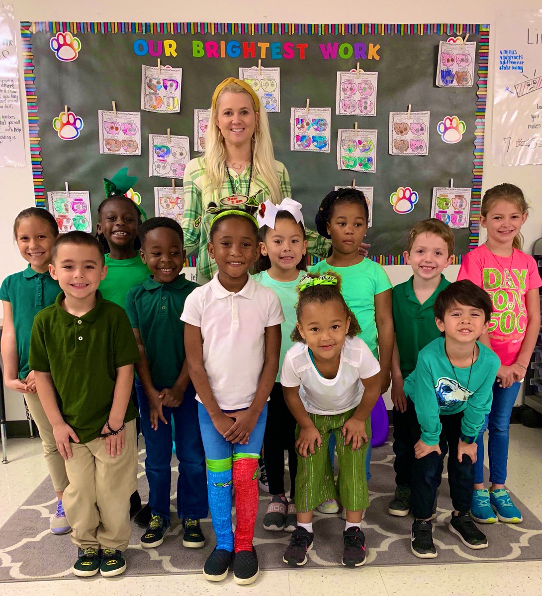 ShanashScott's tweet photo. “Wear Green” day! #GreenEggsandHam @TerrellISD #DrSeussWeek #ReadAcrossAmerica https://t.co/iryYsizSEf