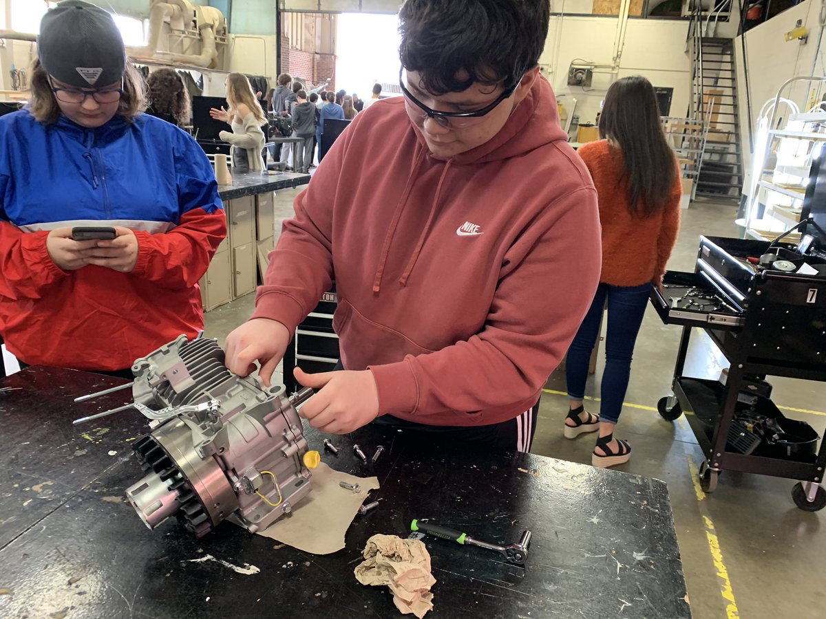 BloomCarrollLSD's tweet photo. Disassembling and assembling engines is the main focus of today’s lesson in Ag Mechanics with Mrs. Bachman.  #ourstudents #theirfutures #ourfocus https://t.co/Rvd5DuDcee