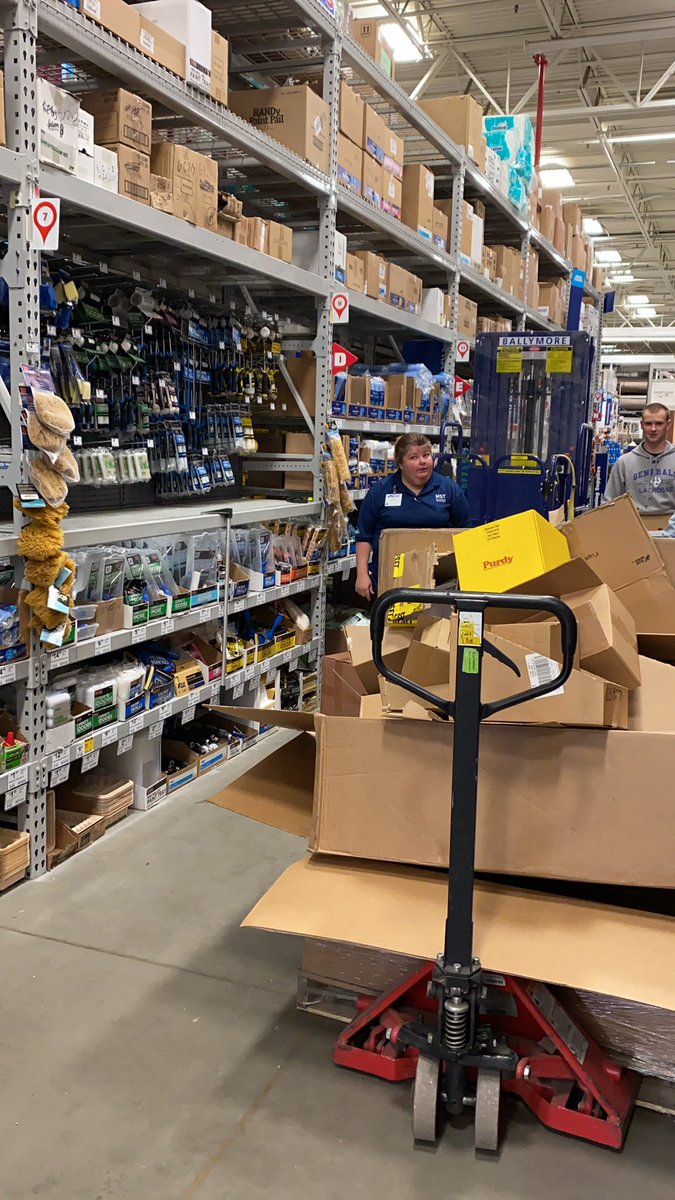 SixString_Mitch's tweet photo. 1528 MST team rocking the new applicator reset and getting us ready for painting projects. #WeSellProjectsNotProducts!
#DriveFor85 #1528 @nmcmillan1243 @BlueBoxR1 https://t.co/bpFAu9t1Rq