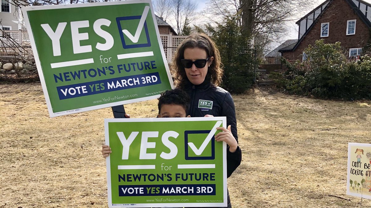 Engine_6's tweet photo. Wow! @HellerRachel of @CHAPAdotorg and son, everybody! Ward School polling station. This is what leadership and solidarity look like. An honor to have you with us, Hellers, thank you! https://t.co/XDIHwLSNye