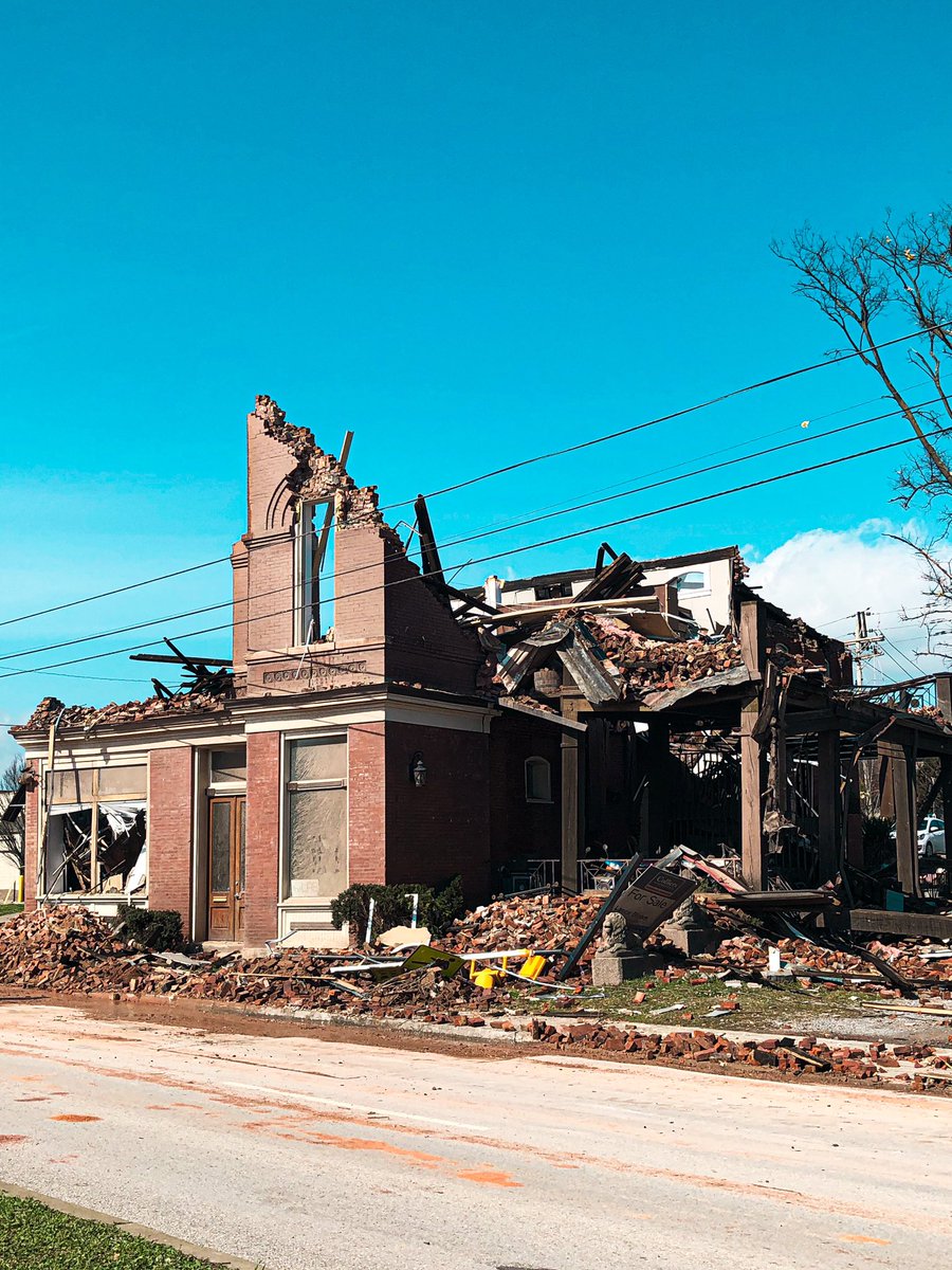 ClayTravis's tweet photo. We lived in downtown Nashville for over a decade. These are pictures from @haysharp, who lives there now. Absolute devastation all over the city. https://t.co/Q5VxzVML1L