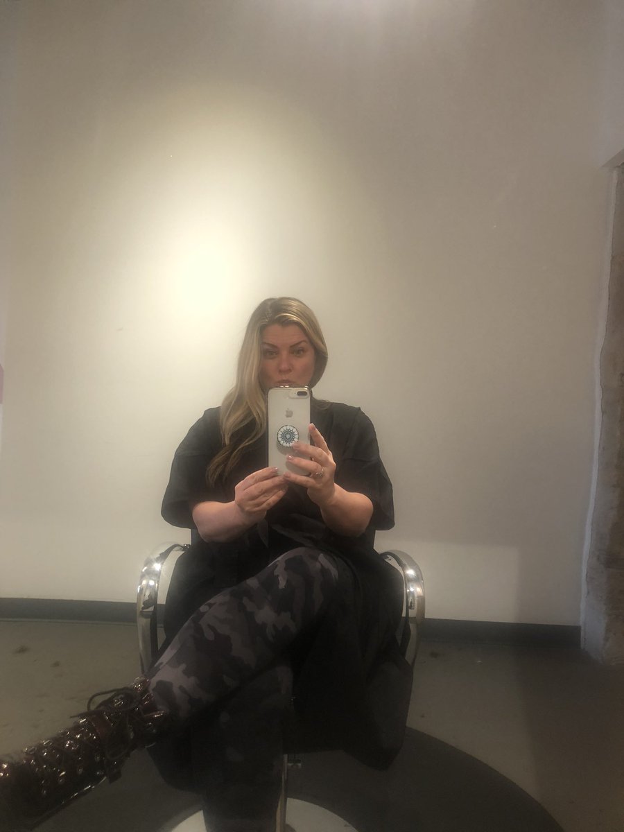 monicaonairtalk's tweet photo. Amid Creeping Corona, some priorities never change #gettingpretty #springishere #blondeshavemorefun 🐝🌸🥂💕💋#crafthairsalon https://t.co/P1KkdS8ID2
