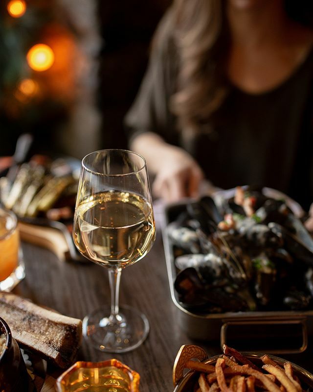 Mussels and a glass of white wine? Sounds like a plan! 👌😋
📸: Nesrine Brikci / @1ou2cocktails
-
Des moules et un verre de vin blanc ? Définitivement une bonne idée ! 👌😋
📸: Nesrine Brikci/ @1ou2cocktails
.
.
.
.
.
.
.
.
#tavernegaspar #gastropub #m… ift.tt/3anccmV