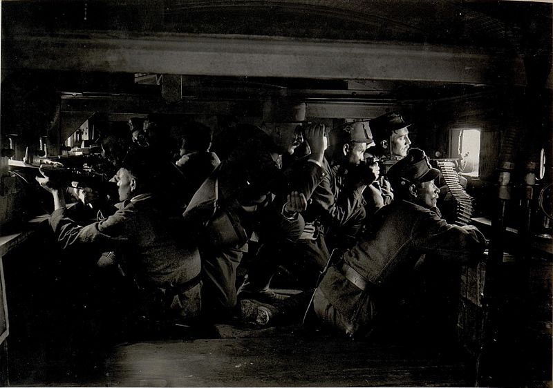 PikeGrey1418's tweet photo. Ever wondered what the inside of an armored train looks like? Here's a photo from inside a cramped machine gun car of a Austro-Hungarian 'Schwerer Panzerzug' (Heavy Armored Train).

#WW1 #WWI #FWW #GreatWar #History #Train #Railroad https://t.co/E0ROLXIpyr