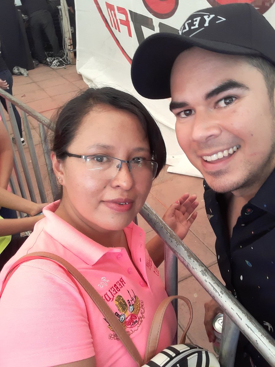 ExaRebeldes's tweet photo. #UnBuenPretextoEs invitarles a que se integren al club #RebeldesDeOye y que la pasen de súper lujo en los eventos de #Oye897FM #EstáPadrísima #UnBuenPretextoEs ir a besuquearse a @OyePonchoYezka 🤣🤗🤩🤩 aquí la prueba con las #RBLDs https://t.co/DUAeZB5iw2