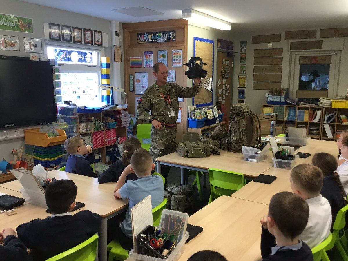 RachelMteacher's tweet photo. Today pupils @RScottPrimary heard all about life as a soldier!  They were totally engaged and very curious! @armyjobs @CareersWeek https://t.co/0Uu67bZGGf