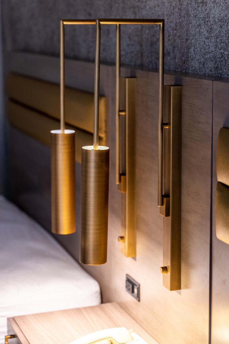 ScottLampCo's tweet photo. A model room by Leivi Design LLC that turned out beautiful! Featuring Model 6624 for a nightstand sconce, Model 4559 for a table lamp, and Model 6467 for a task light. #modelroom #hoteldesign #SLC #HDExpo2020 https://t.co/F4mhGebsiX