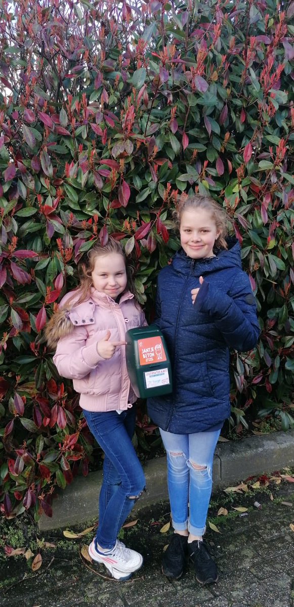 ZCBorger's tweet photo. Jeugdleden #zcborger collecteren voor #jantjebeton 👌🏼! https://t.co/ohmrDp72Sp