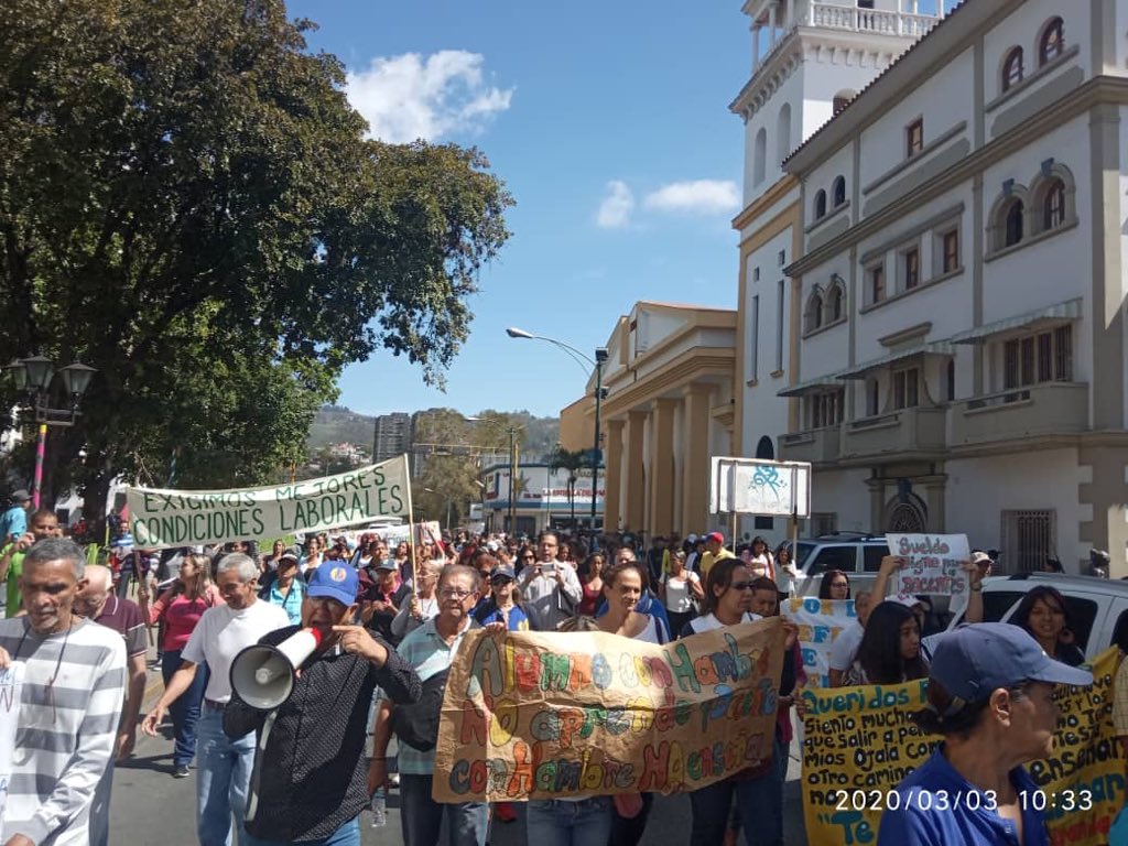 jguaido's tweet photo. ¡Los maestros en la calle!

La certeza de futuro que representa nuestro sector docente es indoblegable. Por eso, nuestros educadores se mantienen movilizados exigiendo en nombre de todos los venezolanos. 

El #10Mar vamos a las calles unidos en una sola reivindicación. https://t.co/MFxkJMT449
