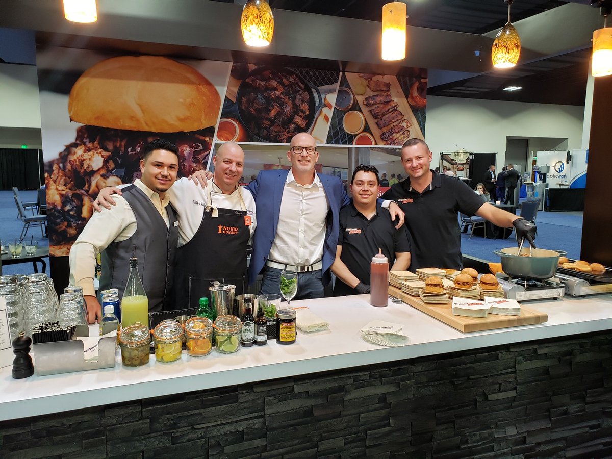 PLshopdinefly's tweet photo. @BrothersbbqCO brisket sliders at @airportxnews Conference...Come by the @PLshopdinefly booth and try a couple! #axc2020 https://t.co/iBqZI8hgUR
