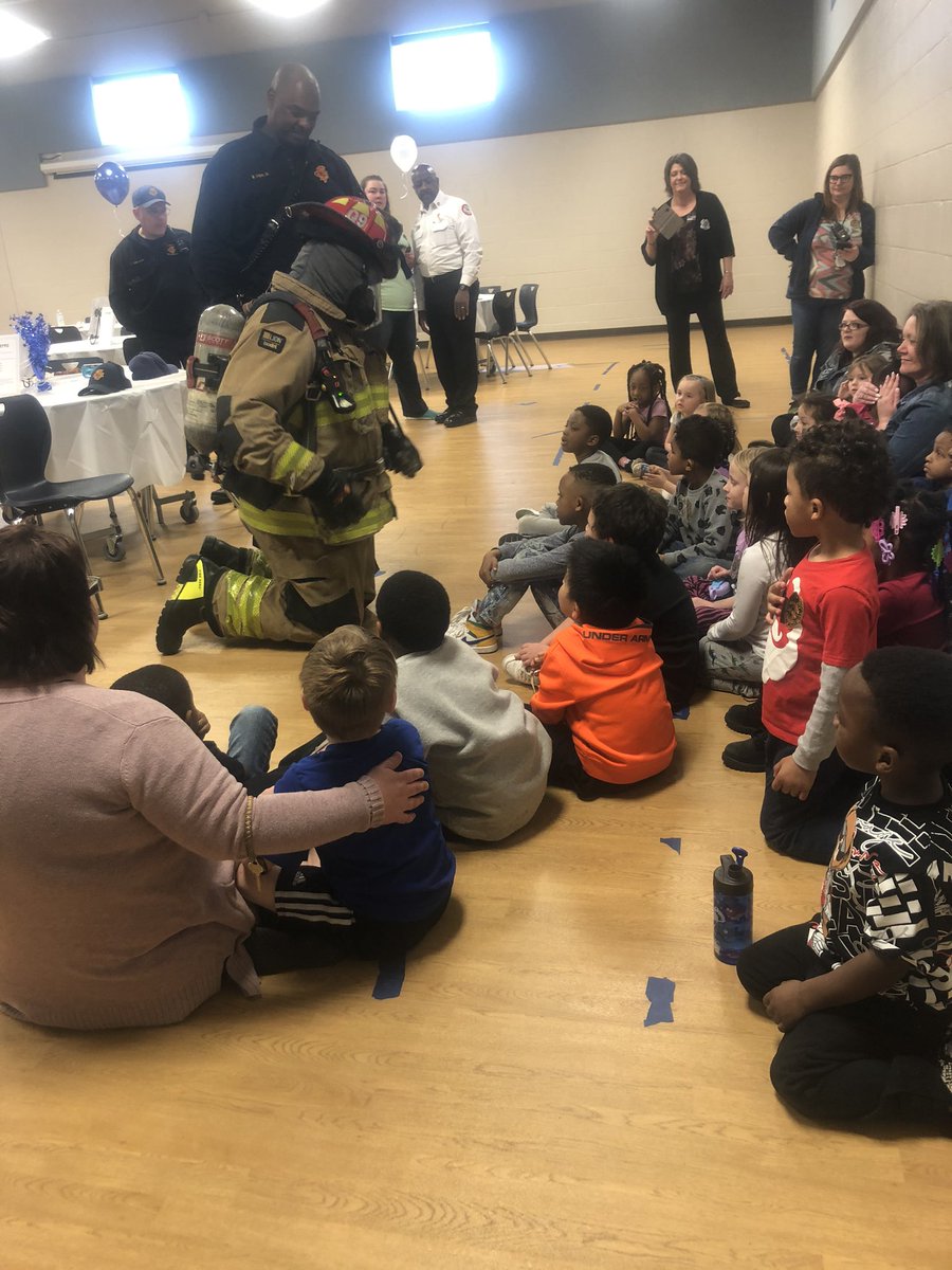 nic_langston's tweet photo. 100 man luncheon! Positive Experiences= higher levels of learning #CPSStrongstart #CPSBEST @HeadStartgov https://t.co/H5VdaSTWms