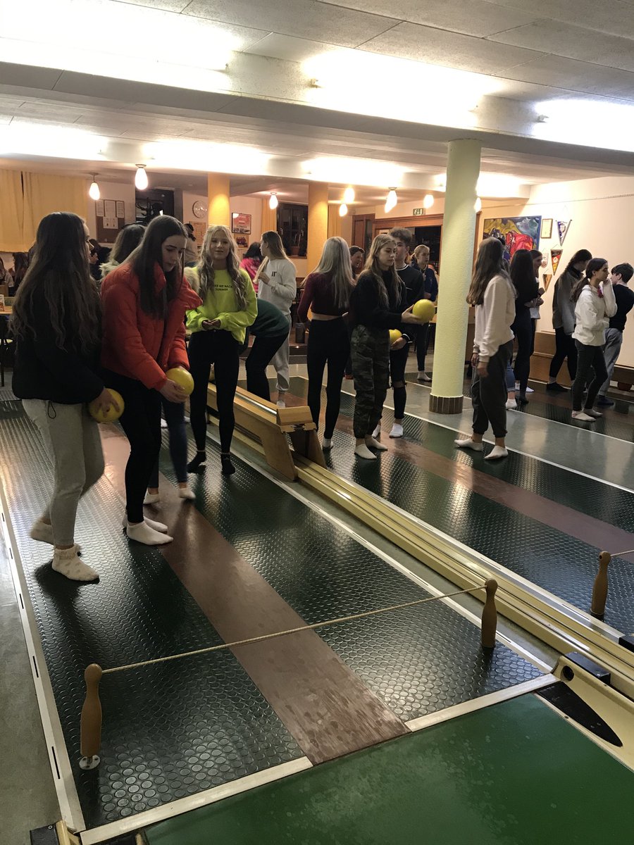dallamPE's tweet photo. ⁦@DallamSchool⁩ ⁦@dallamPE⁩ fab time in the snow now time for some Austrian bowling 🎳 https://t.co/mW7LWXoLg9