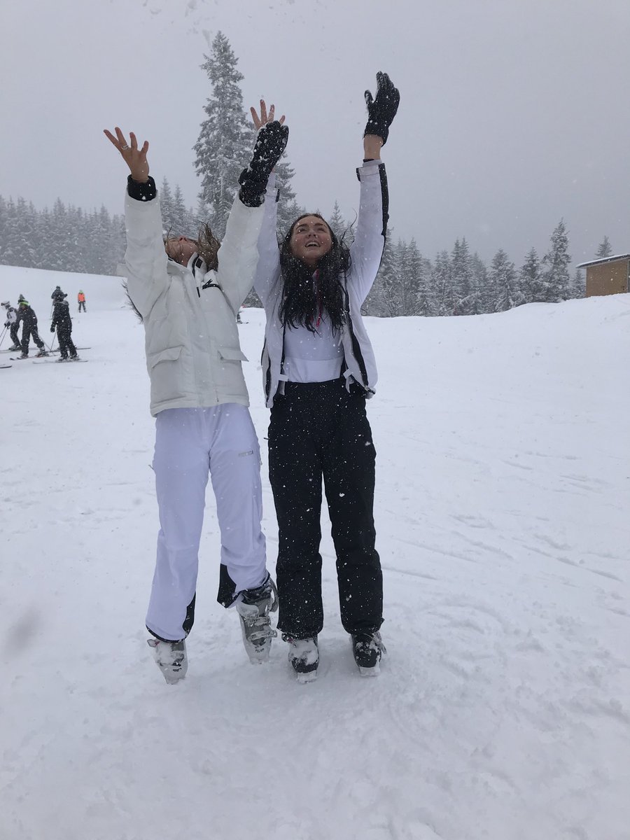 dallamPE's tweet photo. ⁦@DallamSchool⁩ ⁦@dallamPE⁩ fab time in the snow now time for some Austrian bowling 🎳 https://t.co/mW7LWXoLg9