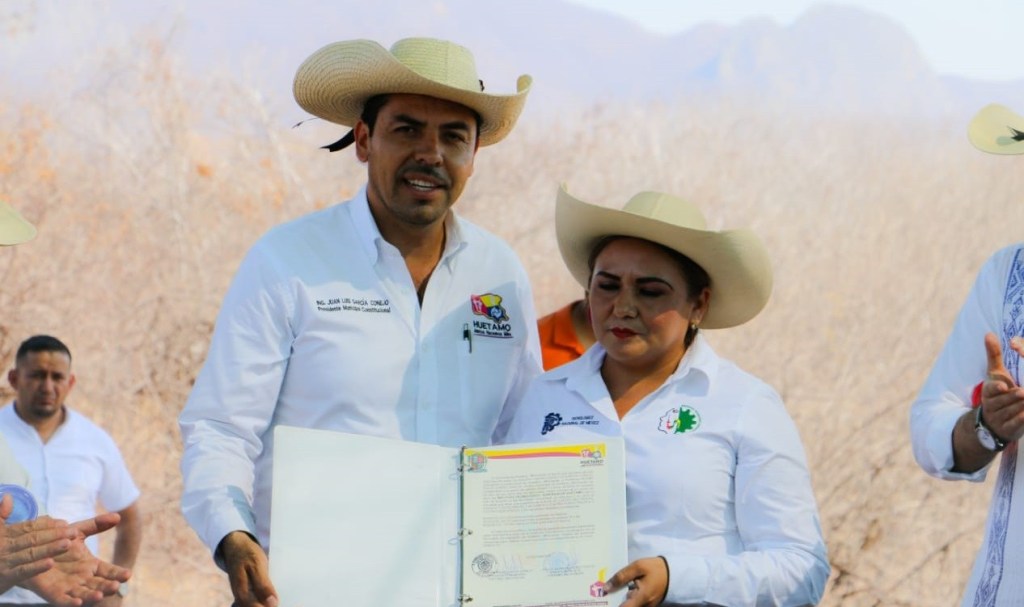 SigloVeinte's tweet photo. Ayuntamiento huetamense dona predio para el Instituto Tecnológico de Huetamo
.
#Huetamo #HuetamoMichoacán #InstitutoTecnológicoSuperiordeHuetamo #TecHuetamo #ITSH #JuanLuisGarcíaConejo #AyuntamientodeHuetamo
Más información en: https://t.co/cjepBhTrPE https://t.co/lJNmGCsGwq
