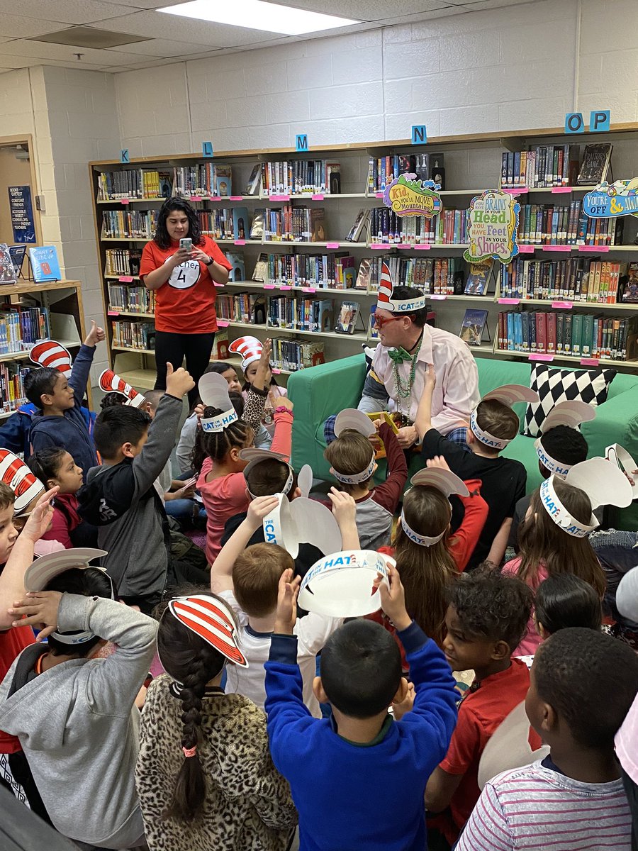 jrobinson6's tweet photo. Mr. Ascione reads Wacky Wednesday to RH Lee students. #ReadAcrossAmericaDay #AACPSAwesome https://t.co/D4ePjfPlST