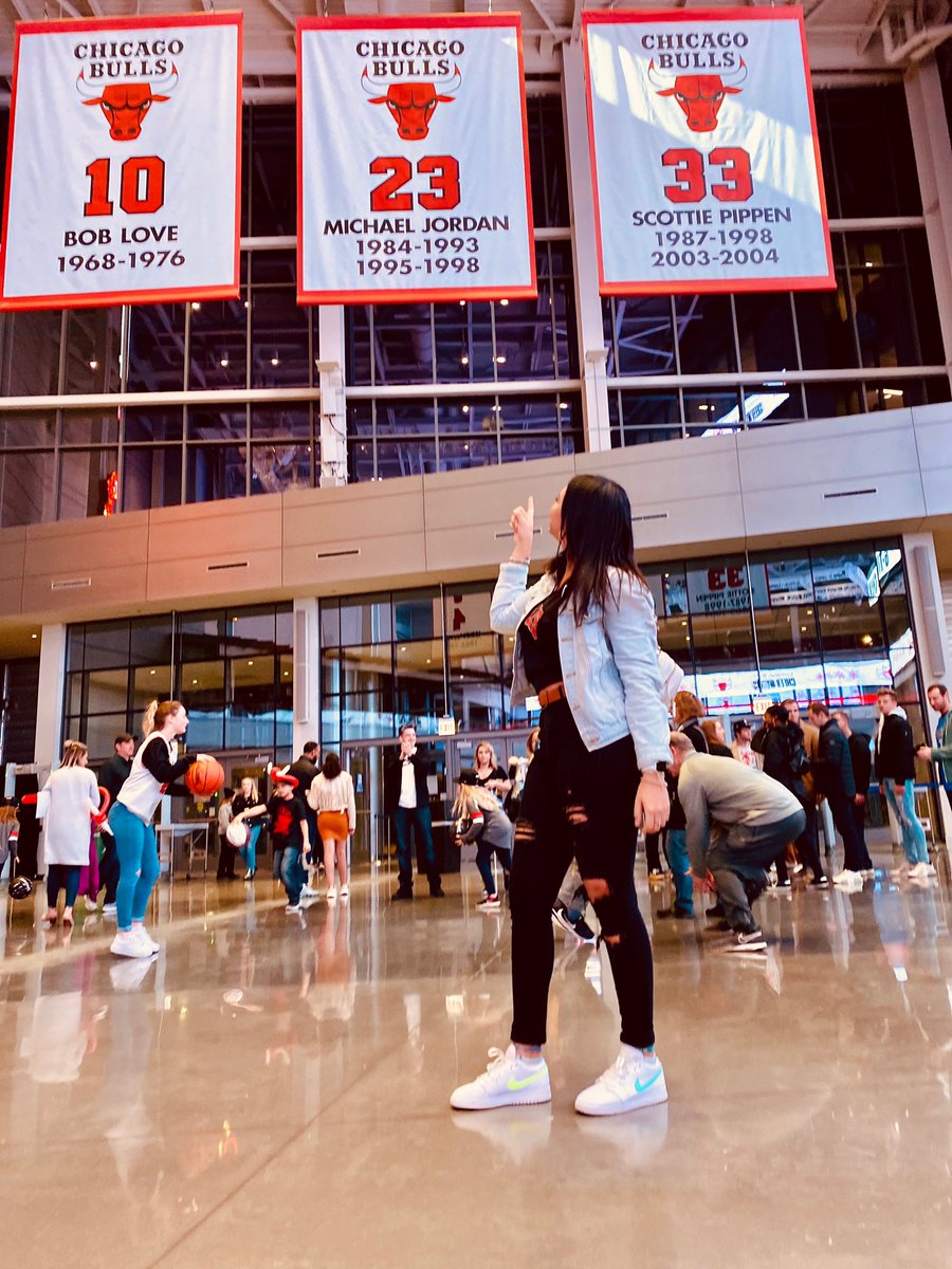 _kamilaandrea's tweet photo. Bull’s Game 🏀🔥 #MJ #Legend23 https://t.co/2ttr9Pn7dx