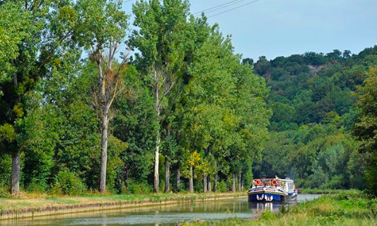 BeyondCruises's tweet photo. .@BeyondCruises La Belle Epoque Deluxe Hotel Barge - this personalized experience, with only 10 passengers, takes you on a gentle voyage of discovery through the Northern Burgundy region of France, studded with traditions and history that go back centuries. #TravelTuesday https://t.co/P45XZ0Kgw9
