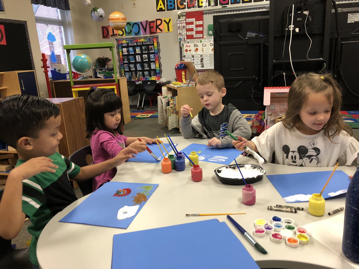 christywarren12's tweet photo. PreK painted a weather picture today using puff paint. #misdproud #mpempower https://t.co/mN4IeirLTr