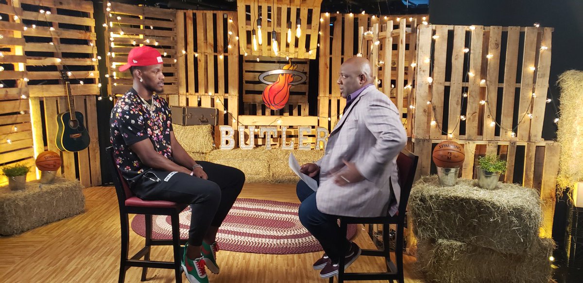 Edtv14's tweet photo. #insidetheHEAT kudos to my HEATV crew for an awesome set design! @JimmyButler @TheJaxShow https://t.co/GBFkbLUf0w
