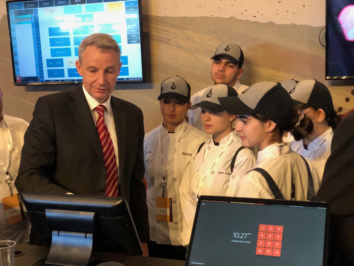 OracleFoodBev's tweet image. Today #OFBConnect20 attendees were joined by @FRLAnews @ProStart students who had the opportunity to demo our solutions &amp;amp; network w/ industry leaders in speed mentoring sessions. #OracleFoodBev is a proud partner of @NRAEF &amp;amp; we love helping to support the #FutureofRestaurants.