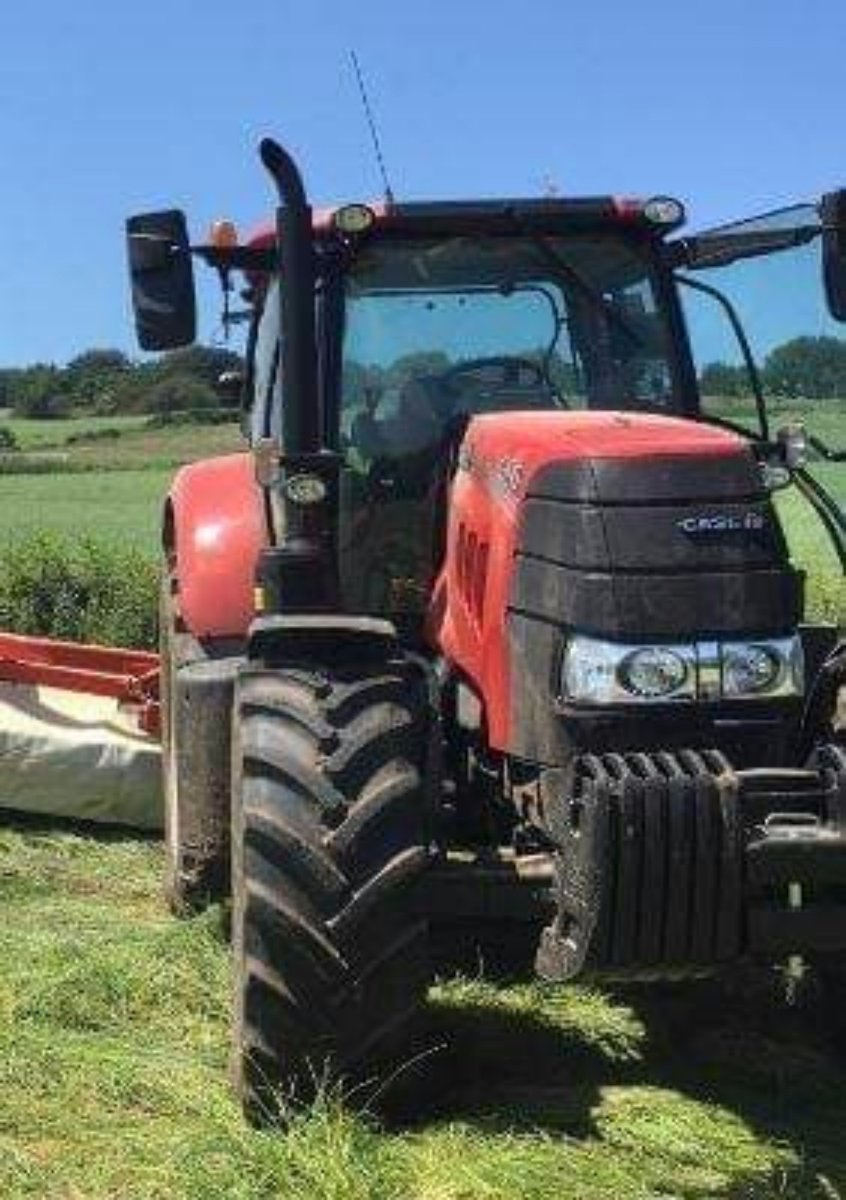 CheshPolRural's tweet photo. Sgt Simpson: Shared from Staffordshire Moorlands Police page.
#APPEAL: Have you seen a tractor like this on the move or parked up anywhere? It was stolen sometime between 7.30pm last night (2 March) and 6.30am this morning (3 March) from a farm in #Consall near Wetley Rocks. https://t.co/Bivr8348jQ