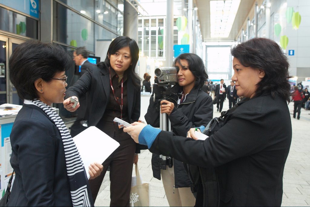 Internews's tweet photo. Why is it important to increase women as sources in the news? (hint: it’s good for society, good for journalism, builds trust AND is good for business) Use #ReflectReality to make the case. #EachforEqual #IWD2020 https://t.co/DQabZ1xbCQ https://t.co/Xe2NYF6alz