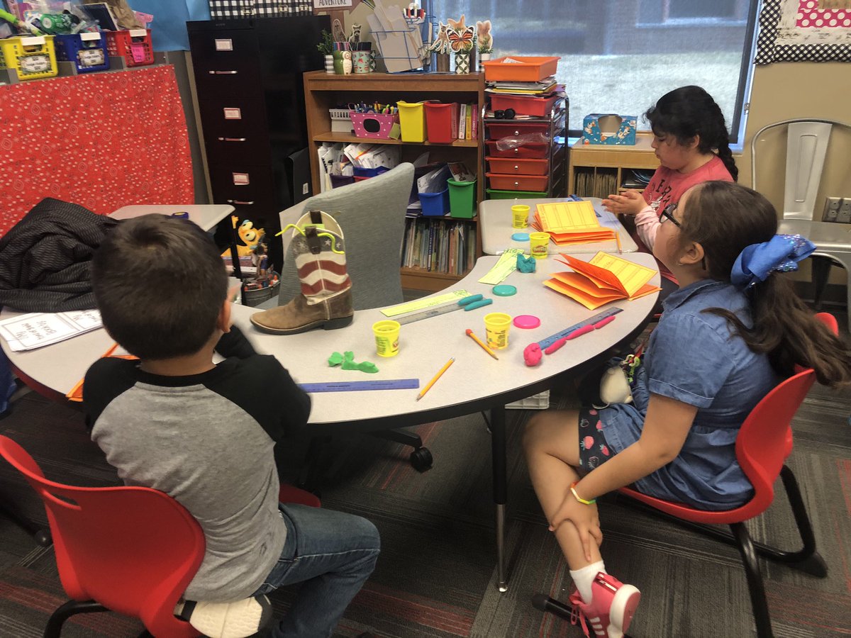 usd480elem's tweet photo. Mrs. Dodge’s class is enjoying the Toy Story theme as they learn inches and centimeters! Fun and engaging centers. @MacarthurElem https://t.co/bK13aIB6gK