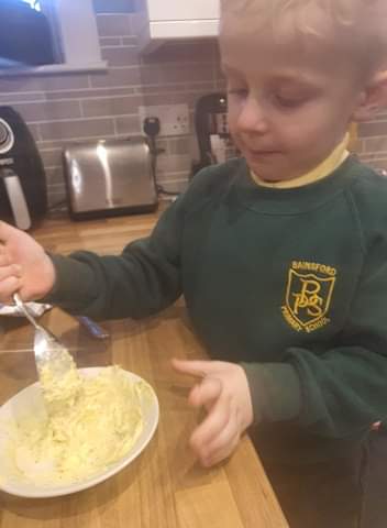 DeniseForsyth8's tweet photo. Bradley p1 helping make garlic butter for our chicken fillets @BainsfordPS https://t.co/jI8iPJ3kBF