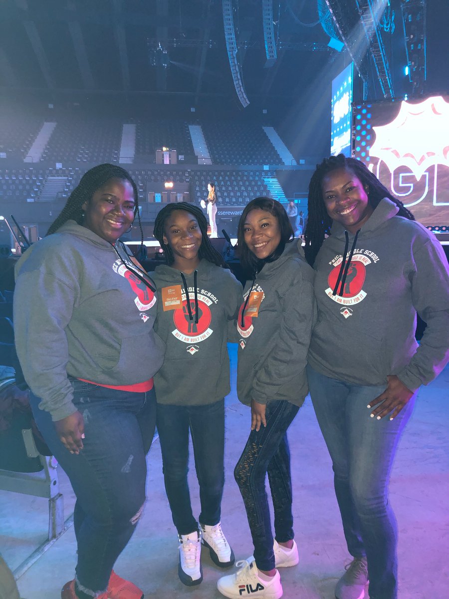 APSPrice's tweet image. Through our partnership with @WEMovement and @VirginAtlantic  #PassportToChange program, 1 student ambassador, her mom, @ToyaThaTechy, and @phillipsl08 have traveled to London, UK to celebrate #WEDayUK! @PBS_Atlanta @apsupdate #ChoosePrice