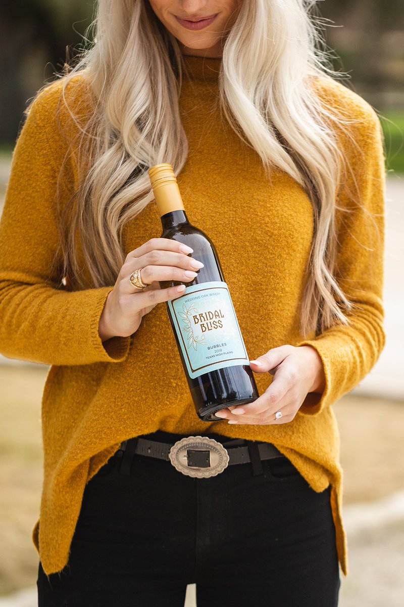 We had a great time at the open house at Shooting Star Ranch  promoting our bridal series. Visit any of our three locations to try them! Cheers! 🍷
Photo cred: Raquel Davidowitz Photography
#weddingoakwinery #sansaba #burnet #winetasting #wine #texaswine #whitewine
