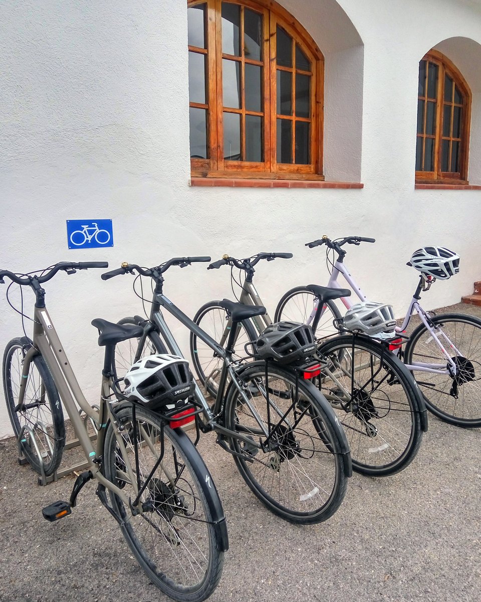 LetsVelo's tweet photo. A family from New York in a bike tour between vineyards discovering Penedès.

Specialized Alibi+ Parés Baltà winery + Can suriol winery + Calçotada Menu 🍴

👉 https://t.co/MxU0aT3JBQ ❤️☀️📷🍷🍇 🚴

#enjoycycling #Specialized #biketours #cyclingholidays #barcelona https://t.co/Euh6SSlaRh