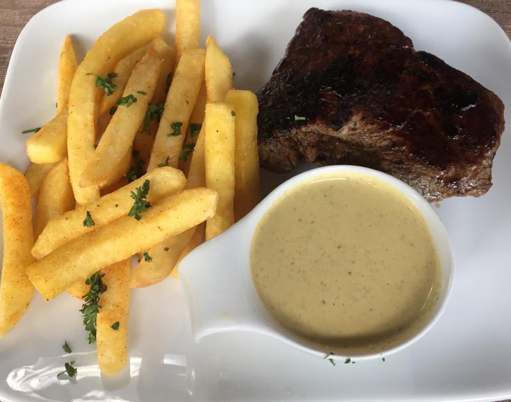 somayya_sujee's tweet photo. @HalaalSouth @halaalSA1 @Hungryforhalaal #BBQBarn #Durban #HalaalFoods https://t.co/EDvBHHtmTr