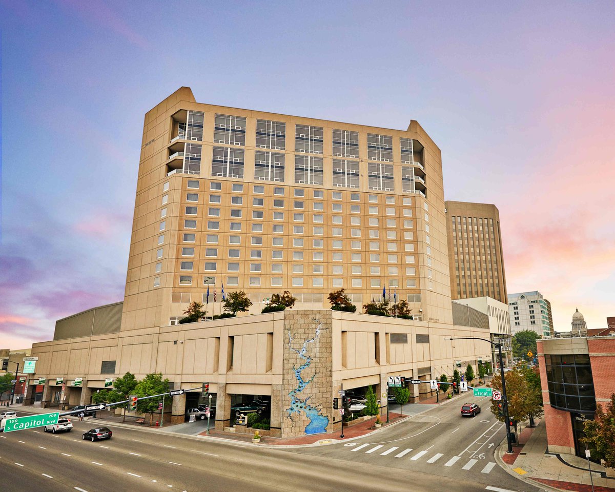 UrviMehta's tweet photo. Planning my trip to Boise.  Staying at The Grove Hotel. For friends who travel: https://t.co/xjpBSGZP95 @GroveHotelBoise @GroveHotelBoise https://t.co/Cg2USFM2oV