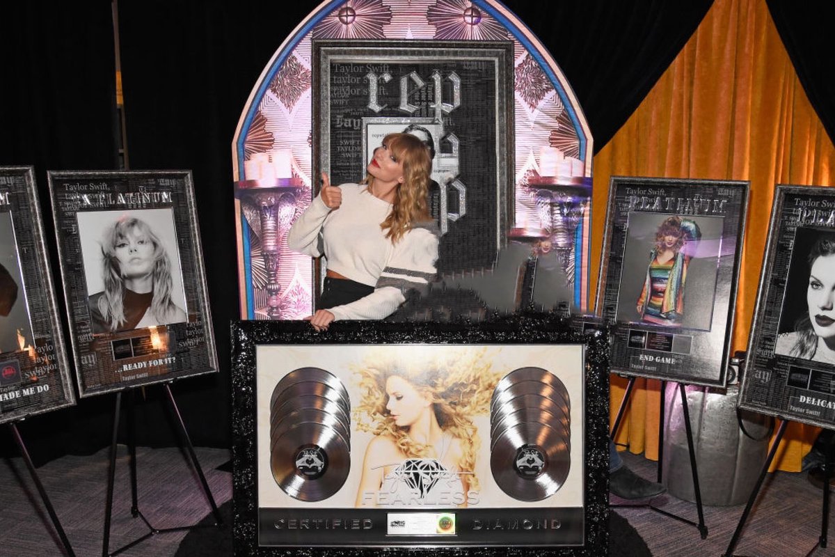 lookatherswift's tweet image. lololololol this turned out kinda bad but y’all get the point 🤧