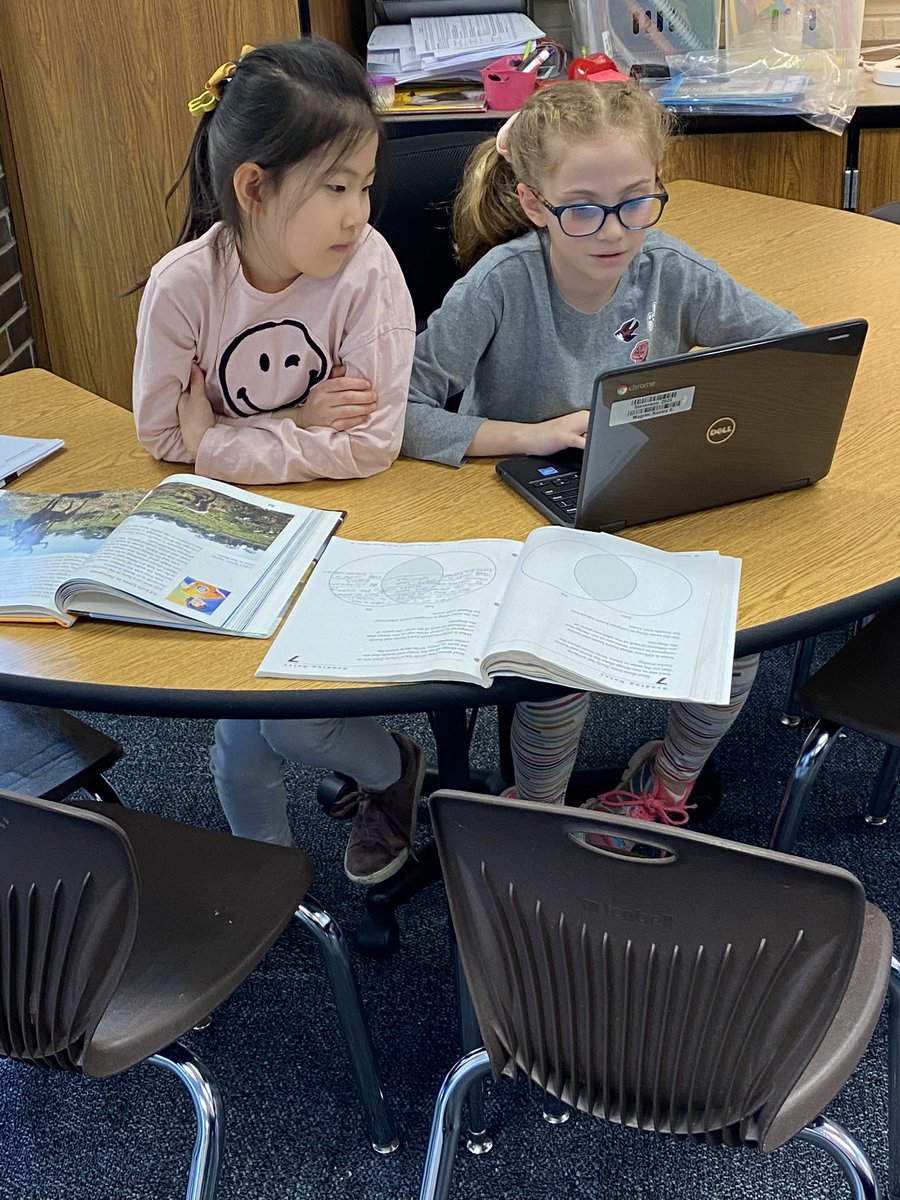 MesserMallory's tweet photo. Students in 205 are working together to create their social studies project. #bestevenson #bettertogether #socialstudiesisfun https://t.co/6ofhzr6sX1