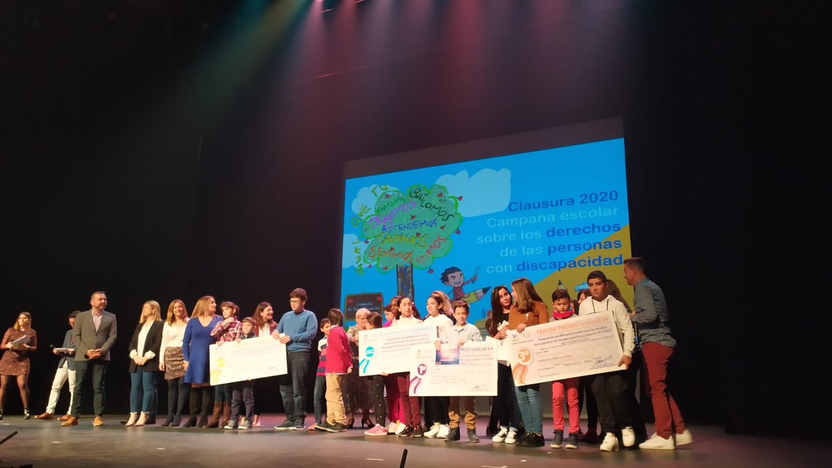 Un año más he acompañado a <a href="/FAMDIF/">FAMDIF COCEMFE MURCIA</a> en la entrega de diplomas a los colegios de la #RegiondeMurcia, premiados en el concurso de sensibilización sobre #discapacidad 

¡Qué bueno enseñarles q todos tenemos diferentes habilidades y limitaciones, y todos tenemos que respetarnos!