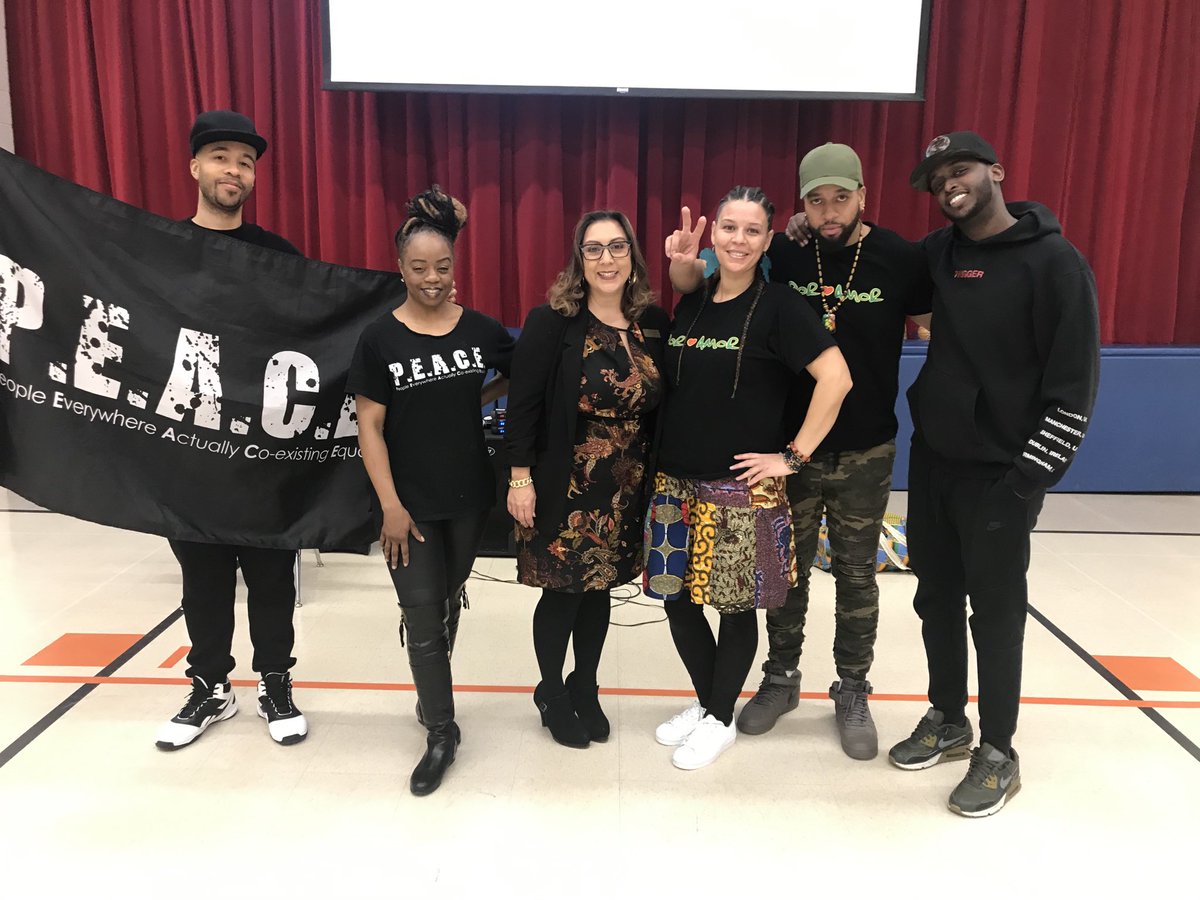 WigstonJennifer's tweet photo. Fabulous presentation by @PORAMORinfo and @testamentpeace this morning @SJW_YCDSB
Using dance, music and drama to help students realize they can change the 🌍 with their thoughts, ideas, words and actions!
#BeyondBHM @YCDSB https://t.co/AuE1YMLZAY