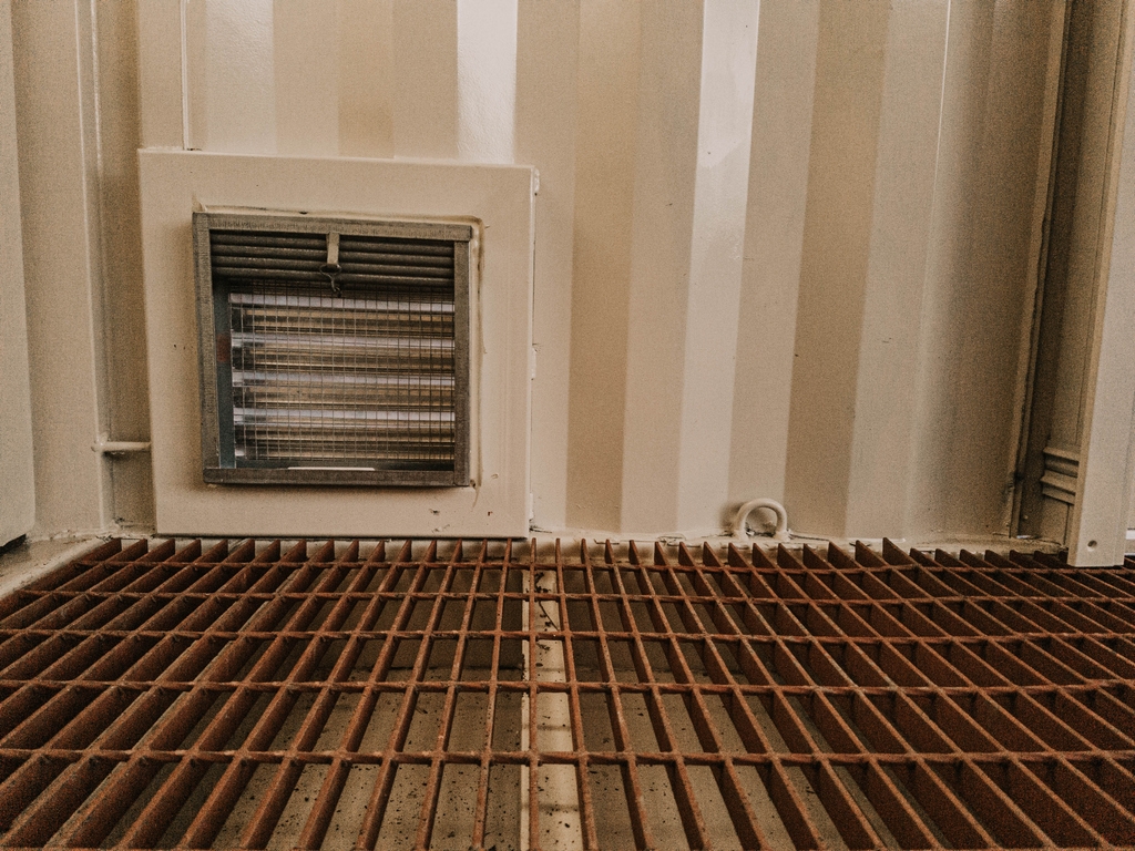 ModproContainer's tweet image. The floors on this build are looking GRATE!
#modpro #shippingcontainer #containers #seacan #modularbuilding #containermodifications #containmentunit #gratedfloors