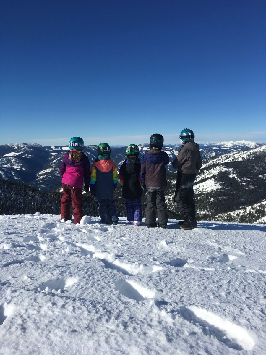 redresort's tweet photo. The shred crew just scoping out some SICK lines after finishing 5 weeks of Junior Shred Club at our Fall Line Ski and Snowboard School 🤙🤘#futureofshred
#REDresort #AllFriendsOnAPowderDay #Rossland #kidsthatshred
📸 Curtis Enns https://t.co/esZVlwmbO5