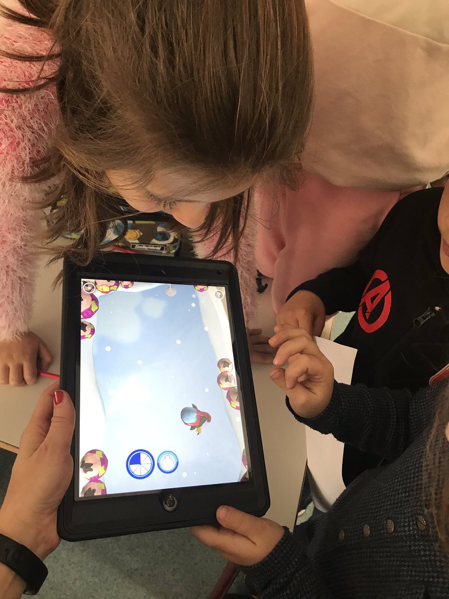 ceipelraso's tweet photo. Disfrutando de la realidad aumentada en 2° de Primaria! Sus dibujos han cobrado vida y pueden jugar con sus personajes! https://t.co/5svuXkzLil
