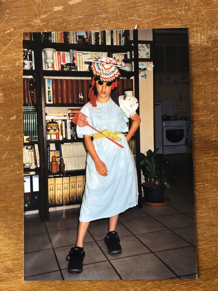 GremlinStrikes's tweet photo. Une seconde pour apprécier mon sens du style absolument indubitable. #BornIn1992 https://t.co/VTHTRCwgGB