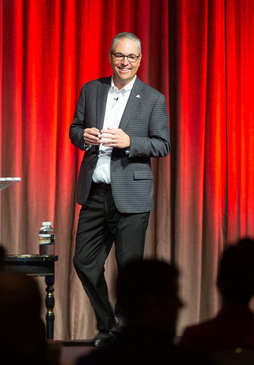 IAA_Auctions's tweet photo. CEO and President John Kett welcomes attendees to the 2020 IAA Industry Leadership Summit!
#IAAILS https://t.co/HW25wTuPLL