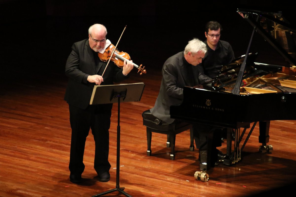 CSUFMusic's tweet photo. Faculty Chamber Series with Guest Artist, Glenn Dicterow.

#CSUFMusic #CSUF #music #CSUFFaculty https://t.co/HTXoRBO9Gk